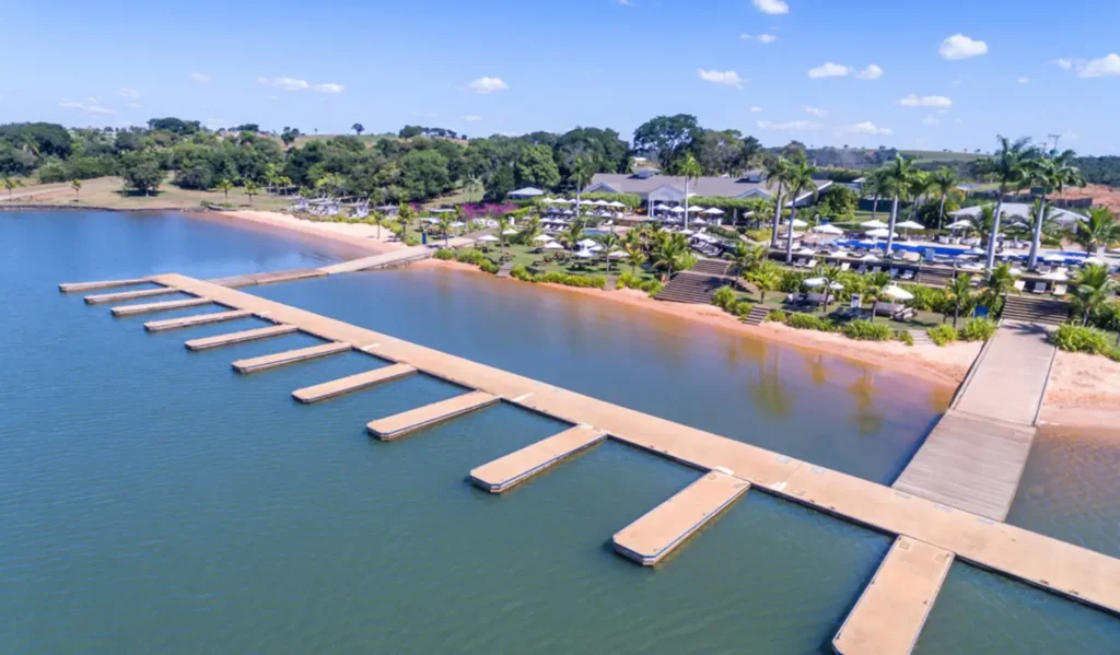 Vista aerea do clube marina na Riviera de Santa Cristina XIII